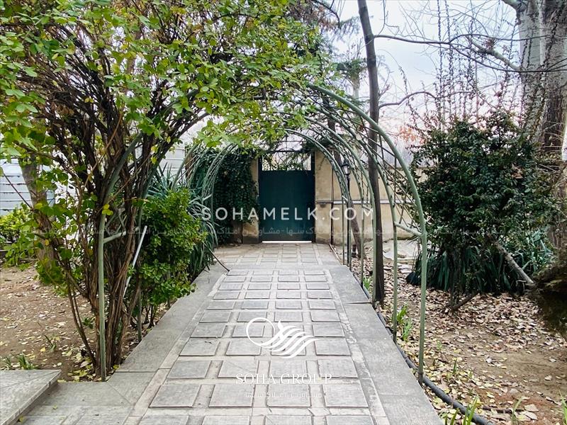 فروش باغ ویلای با اصالت با درختان کهن در محمدشهر کرج 