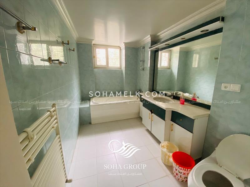 فروش باغ ویلای با اصالت با درختان کهن در محمدشهر کرج 