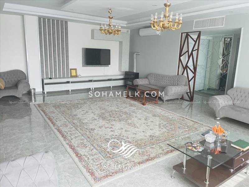 2200 متر باغ ویلا ی لوکس در  دهکده ویلای کردزار شهریار 