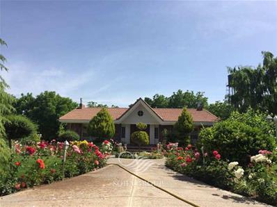 2400متر باغ ویلا با معماری سنتی در صفادشت ملارد 